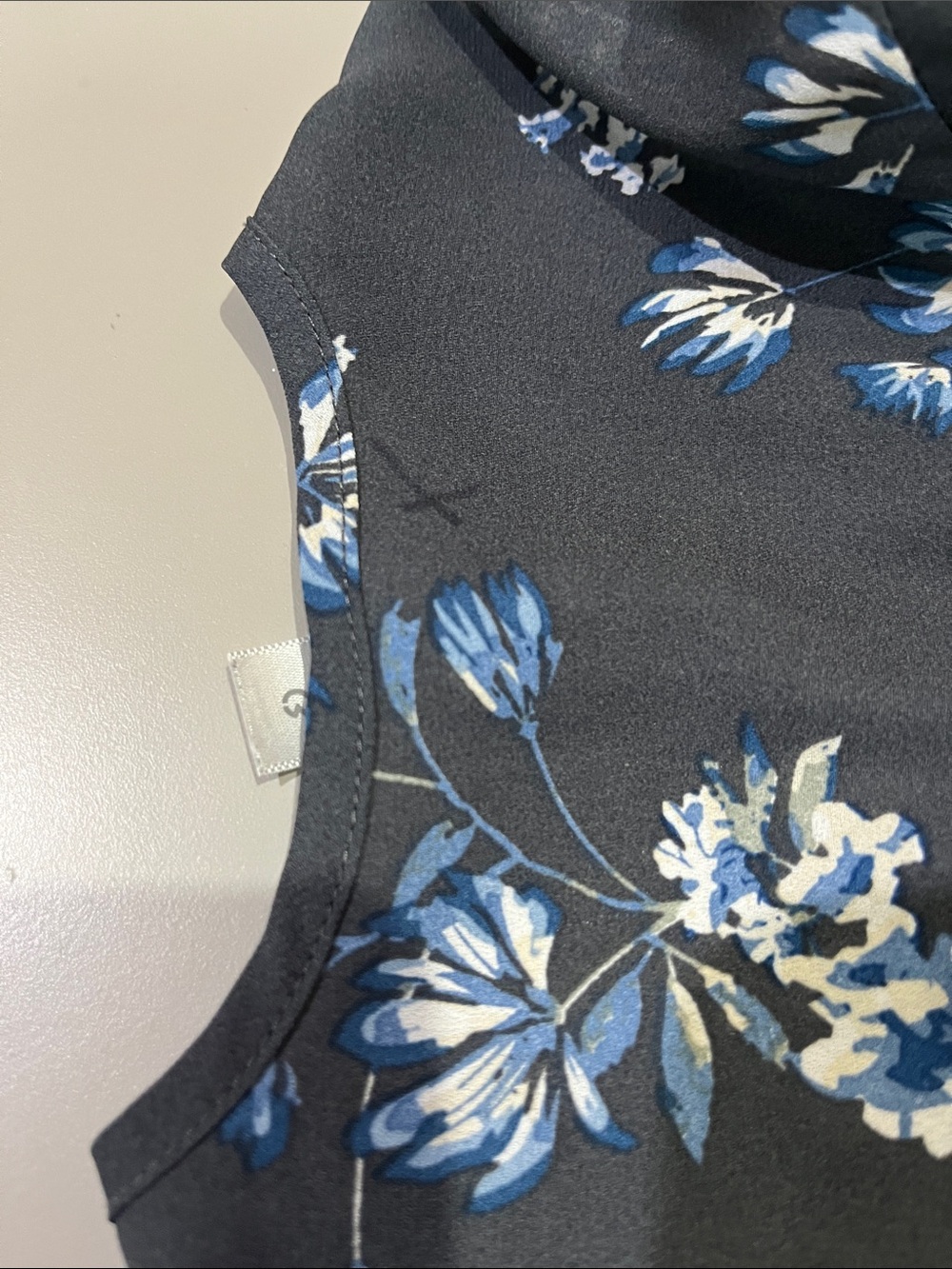 Sleeveless Grey Floral V-Neck Blouse - Warehouse One - Defects in Pictures!!! - Picture 3 of 3